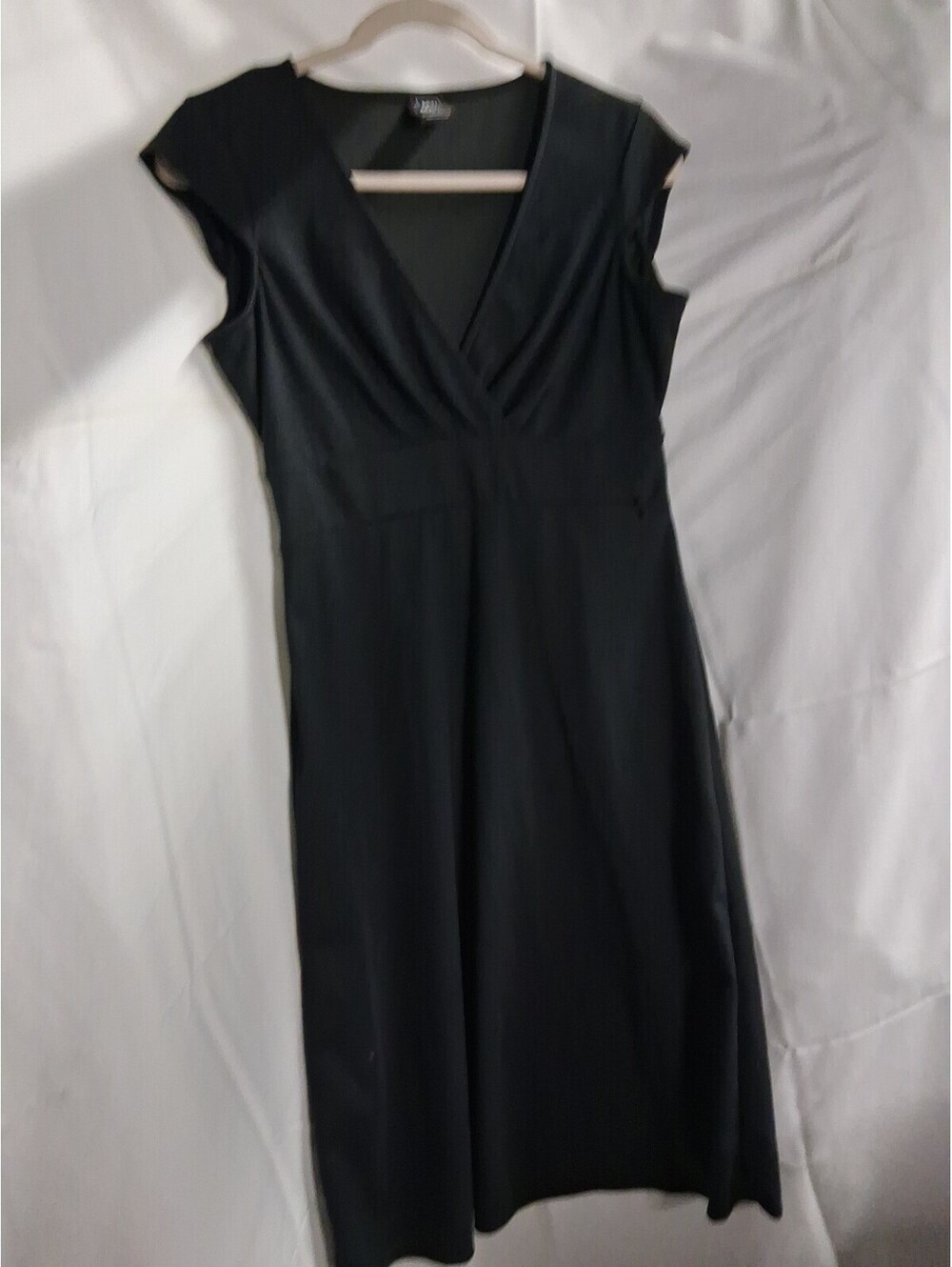 REI Dress Womens Small Black Stretch Casual Fit Pockets Short Sleeve Travel N2